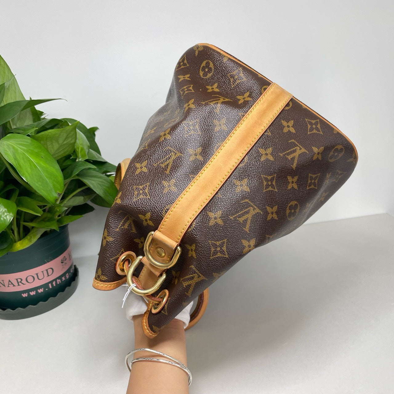 Louis Vuitton Monogram Brown Leather Drawstring Shoulder Bag Medium