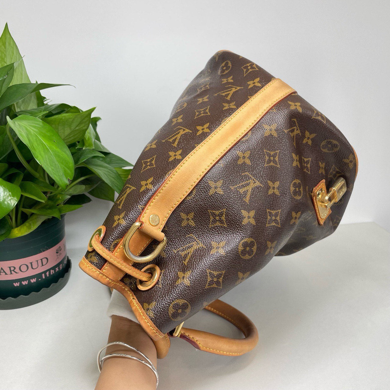 Louis Vuitton Monogram Brown Leather Drawstring Shoulder Bag Medium