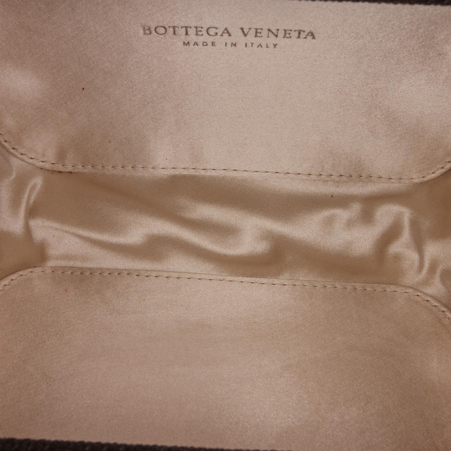 Bottega Veneta Metal Lace Karung Knot Clutch (SHG-3X4oDZ)