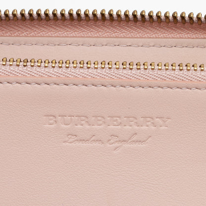 Burberry Grainy Calfskin Embossed Logo Zip Around Wallet (SHF-hNiaCM)