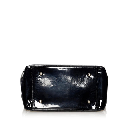 Chanel CC Matelasse Patent Leather Handbag (SHG-31017)