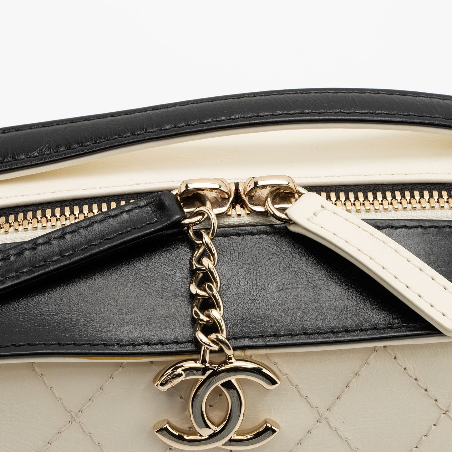 Chanel Crumpled Calfskin Mini Vanity Case Shoulder Bag (SHF-7tQCRo)