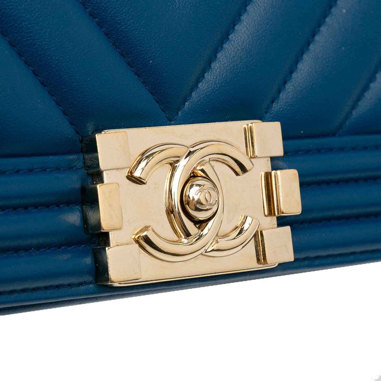 Chanel Medium Calfskin Chevron Boy Flap (SHG-L7KEKQ)