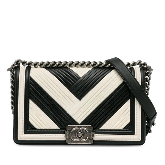 Chanel Medium Pleated Calfskin Boy In Rome Flap (SHG-DQWgfZ)