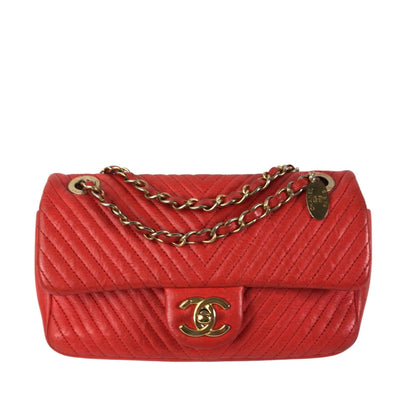 Chanel Medium Wrinkled Calfskin Quilted Chevron Medallion Charm Surpique Flap (SHG-Xm49iv)