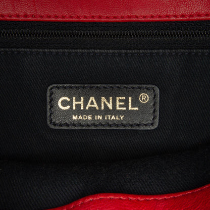 Chanel Medium Wrinkled Calfskin Quilted Chevron Medallion Charm Surpique Flap (SHG-hytIzX)