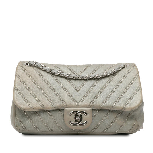 Chanel Small Chevron Calfskin Stud Wars Flap (SHG-l15TVk)