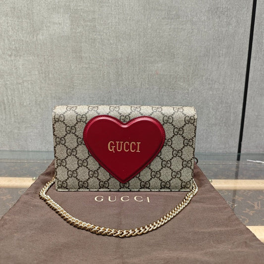 Gucci Heart Motif Beige Red Monogram Canvas WOC 20x12.5x4cm Chain Shoulder Bag