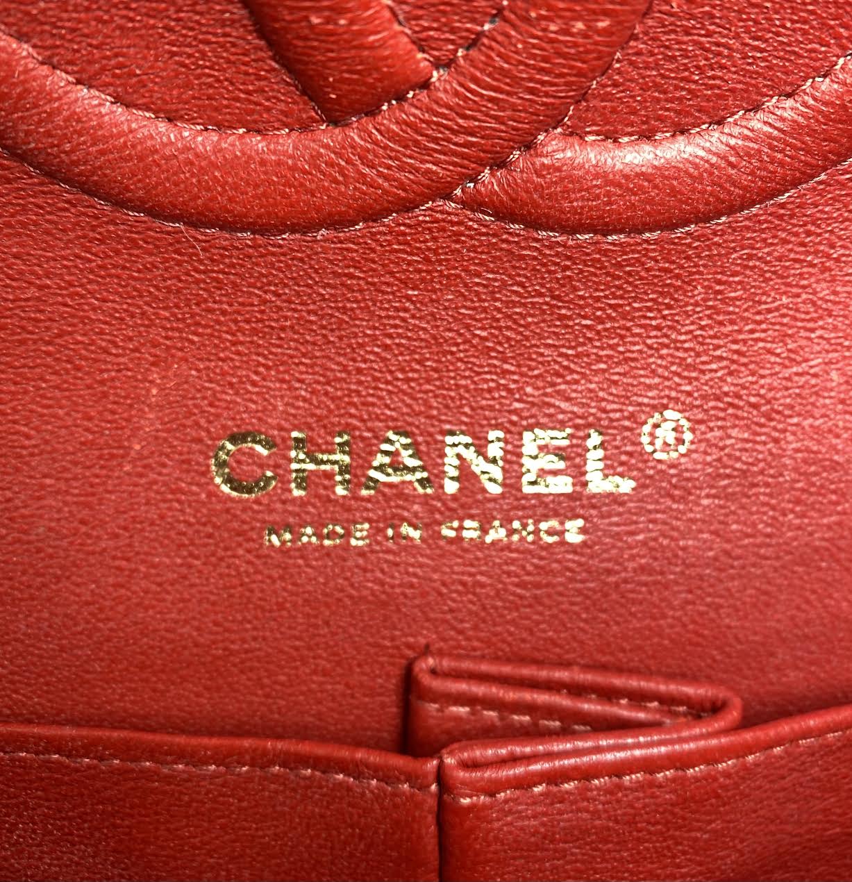 CHANEL Medium Double Flap Quilted Caviar w/gold - Red