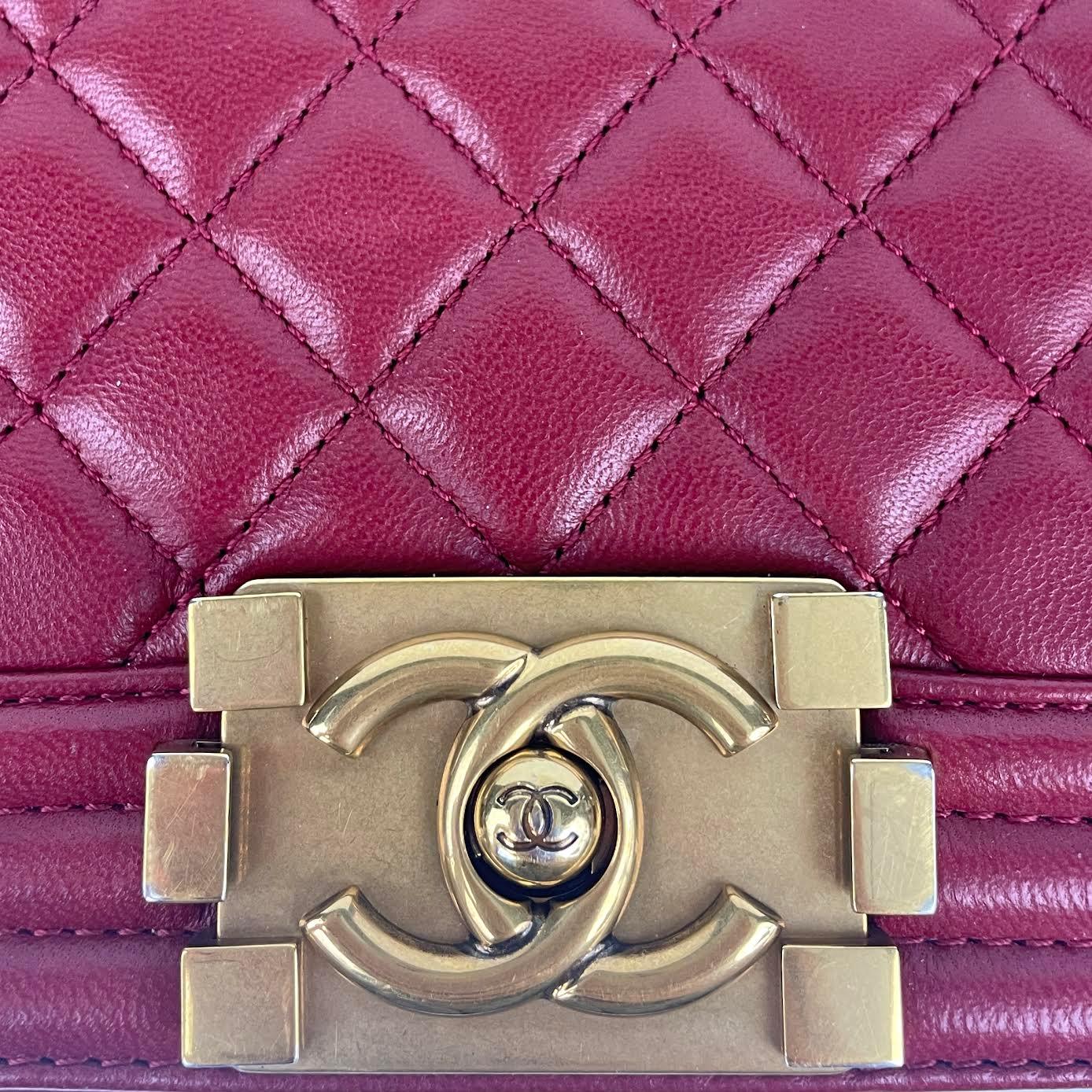 CHANEL New Medium Boy Bag - Burgundy