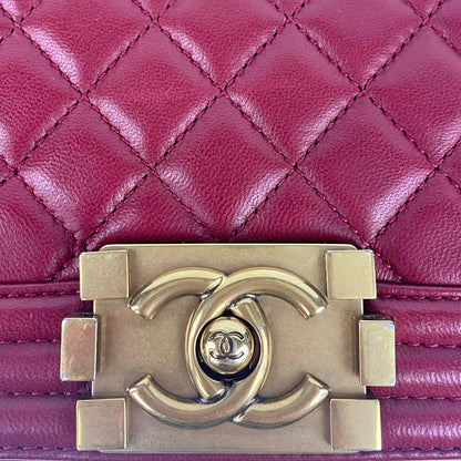 CHANEL New Medium Boy Bag - Burgundy