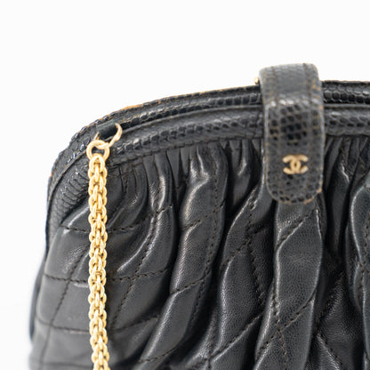 CHANEL vintage shoulder bag