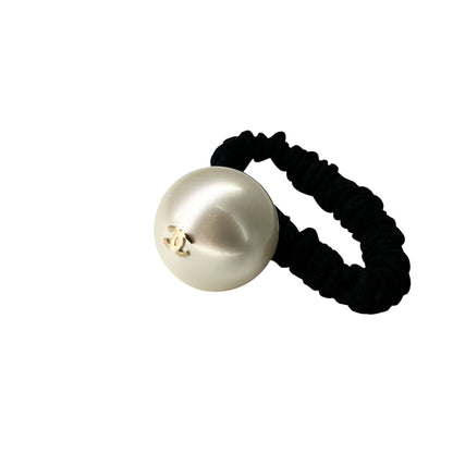 Chanel scrunchie hair band fake pearl CC logo