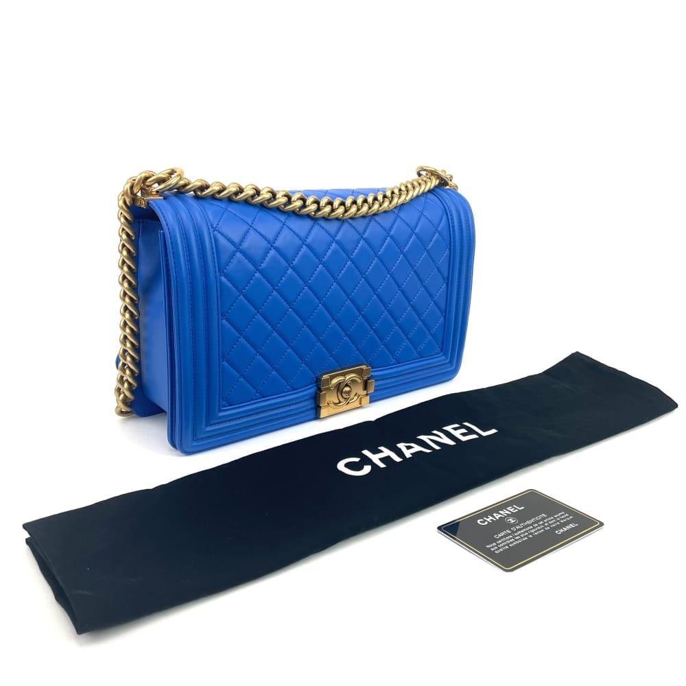 CHANEL New Medium Boy Bag - Blue