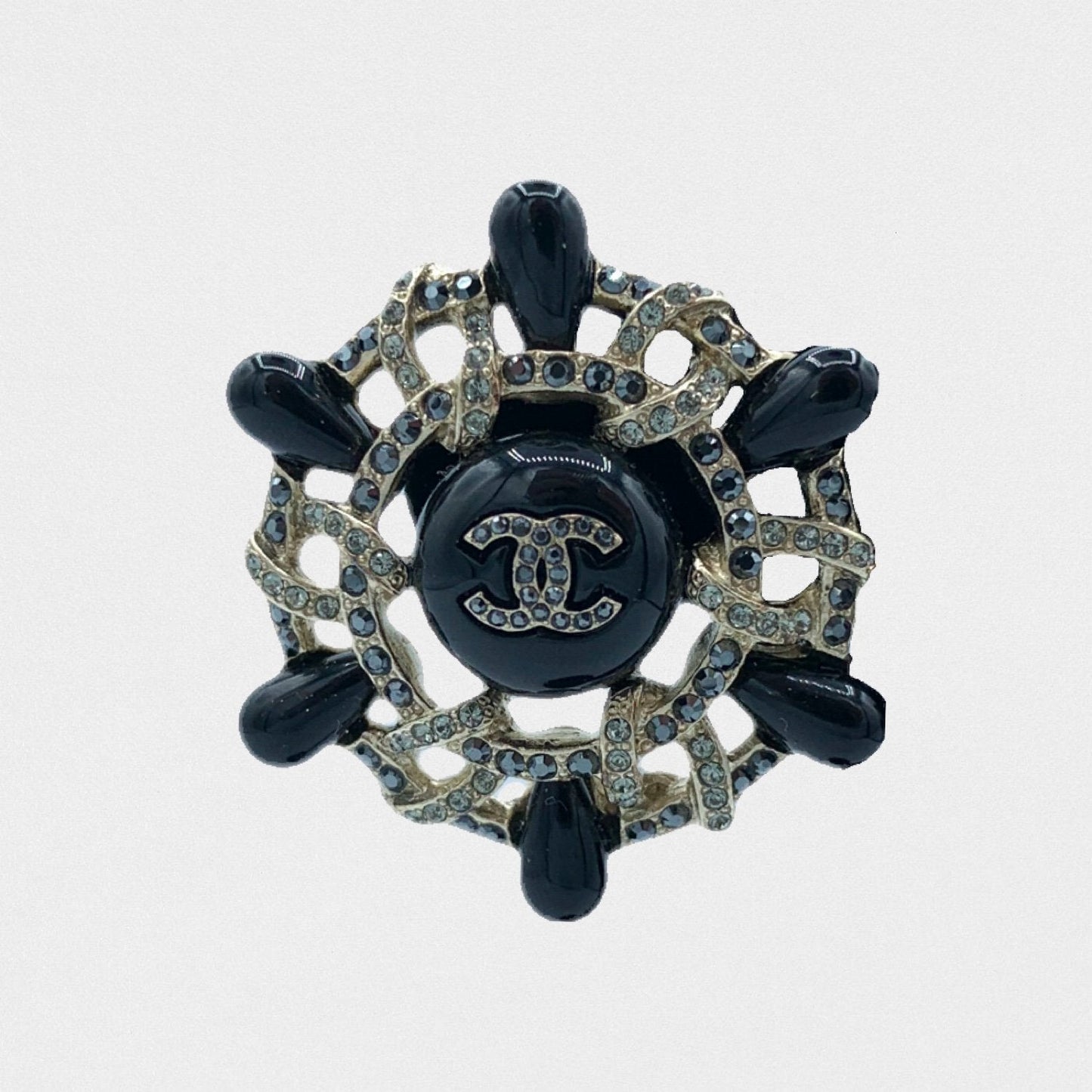 Chanel round earrings - Métiers d'art Hambourg 2017/2018